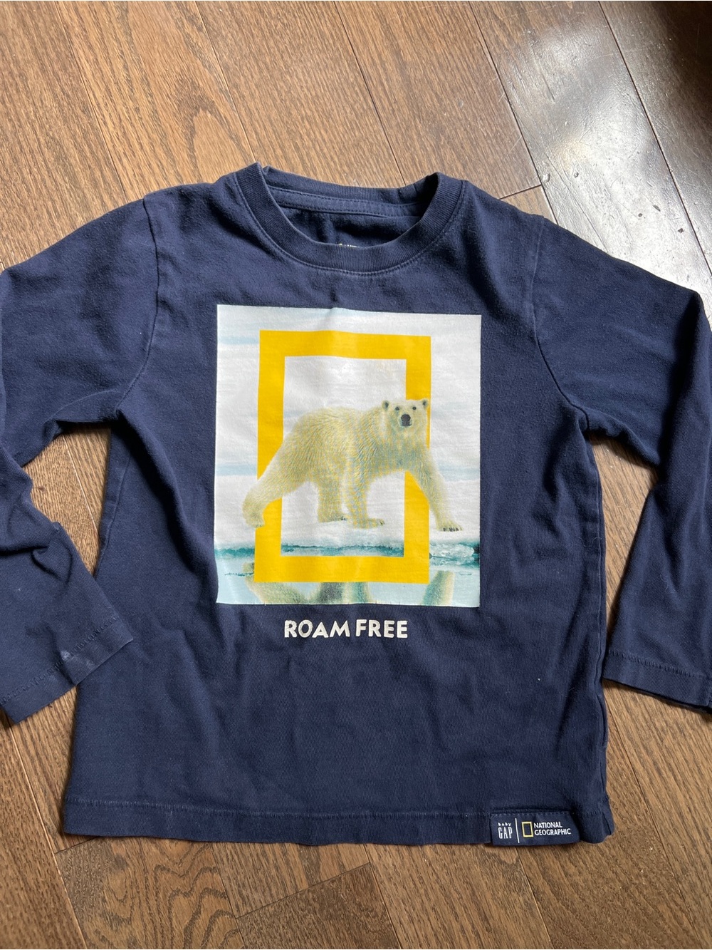 National Geographic x Gap Kids Navy 'Roam Free' Polar Bear Graphic Tee size 5T